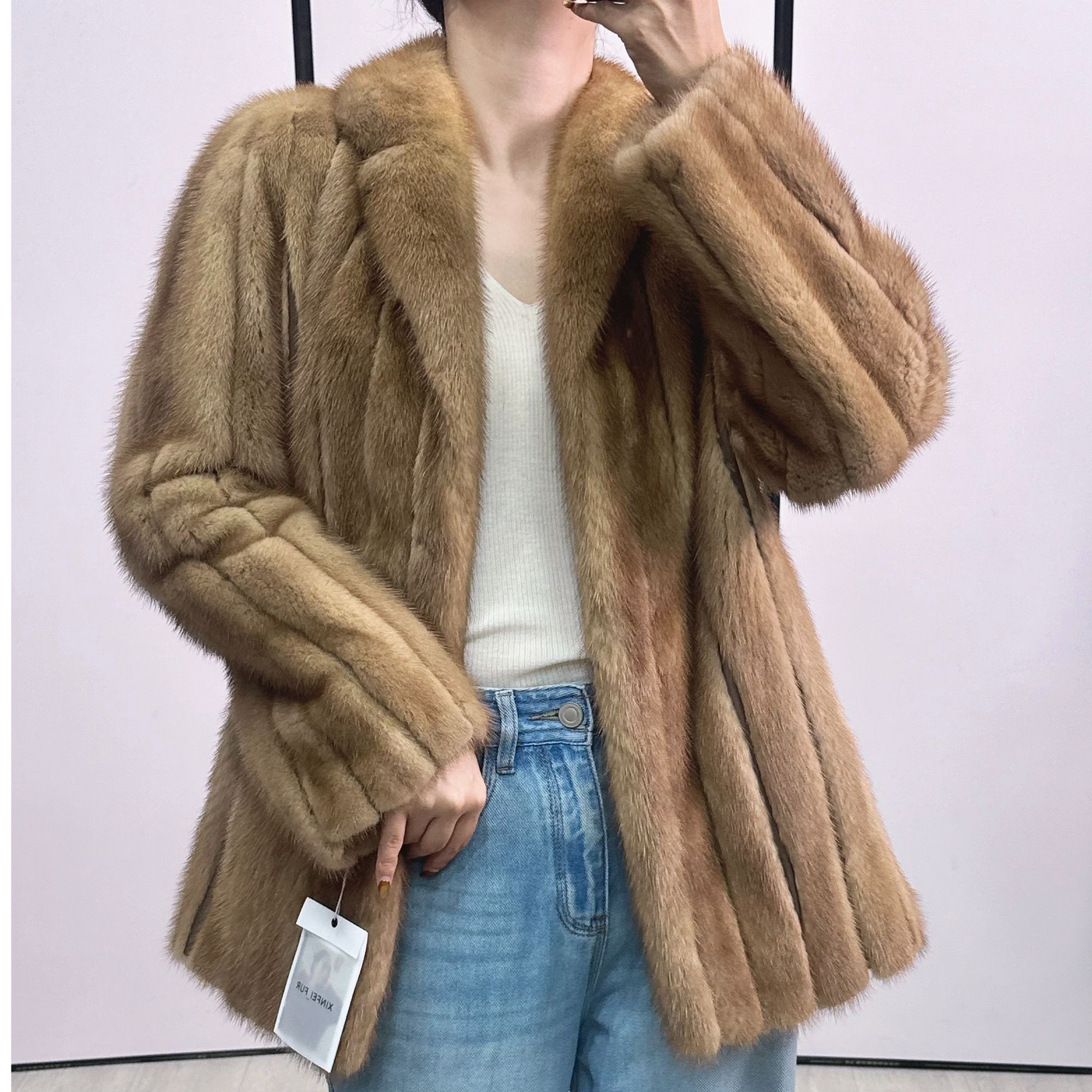 HX13，M，蜜糖棕西服领直筒袖革条工艺水貂外套