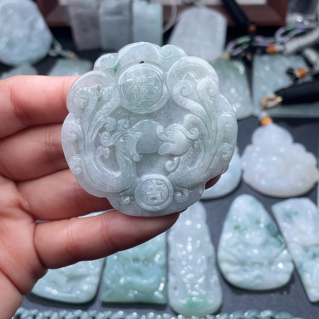 翡翠未镶嵌颈饰翡翠