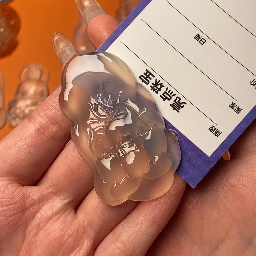 玛瑙/玉髓颈饰未镶嵌余****?