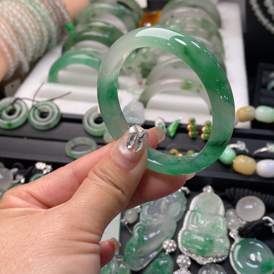 未镶嵌手镯石英质玉