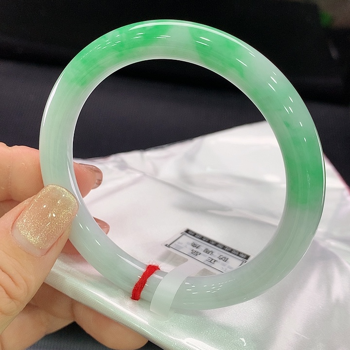 翡翠手镯未镶嵌圆条58，叮当镯