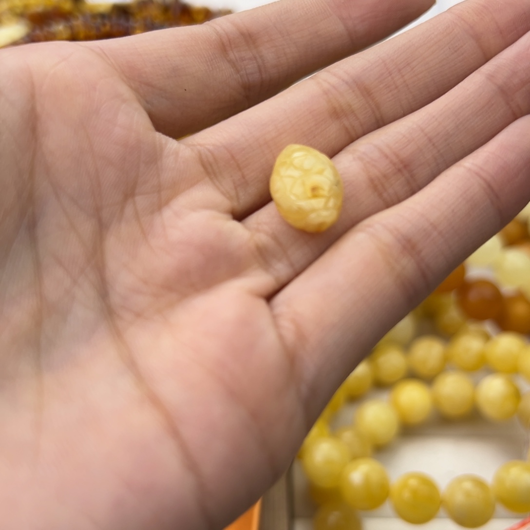 琥珀珠宝奇石未镶嵌