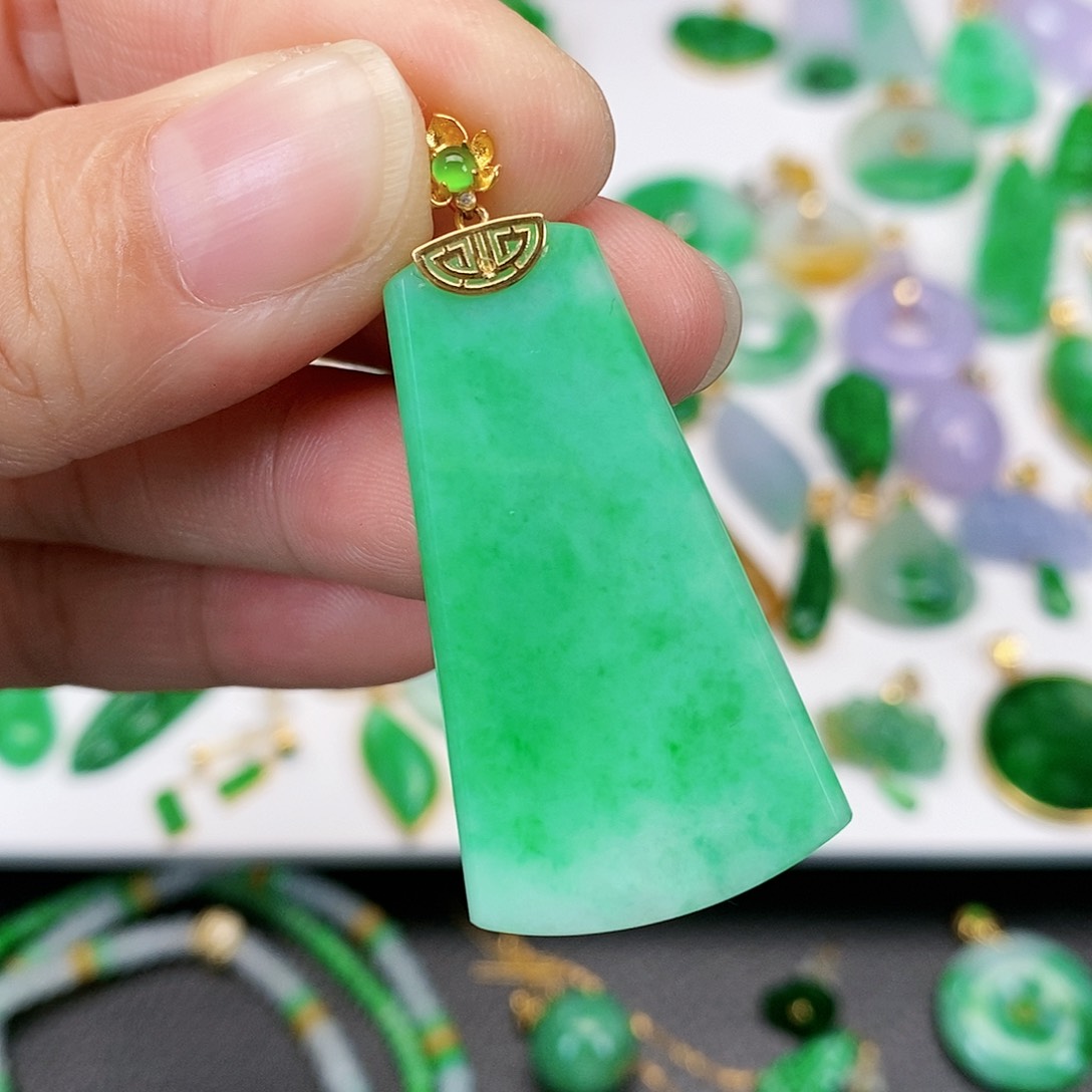 翡翠吊坠(不含链)18K金镶嵌