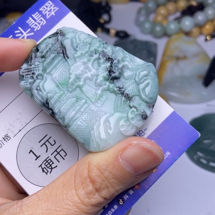 翡翠颈饰未镶嵌翡翠