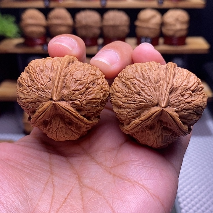 文玩核桃吊坠木鱼三棱13