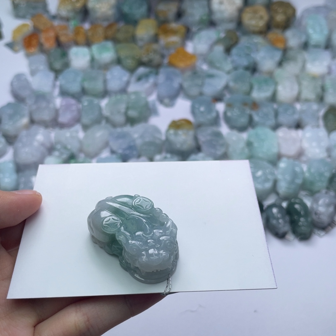 翡翠颈饰未镶嵌貔貅