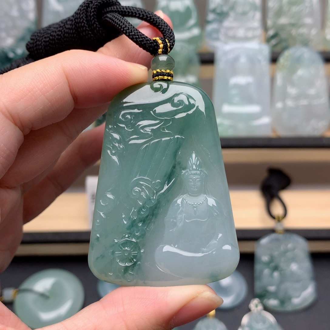 颈饰未镶嵌翡翠观音 