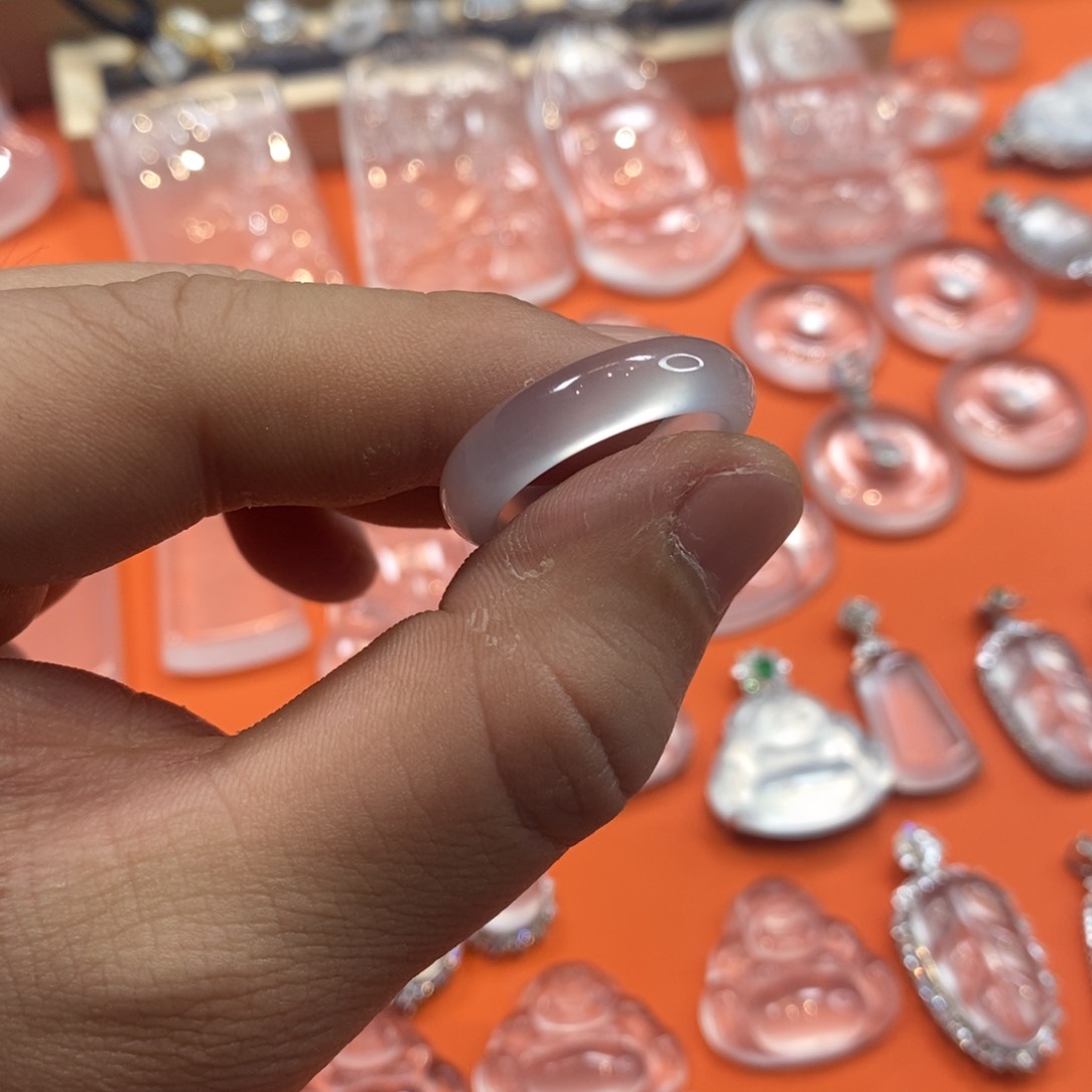 石英质玉吊坠未镶嵌