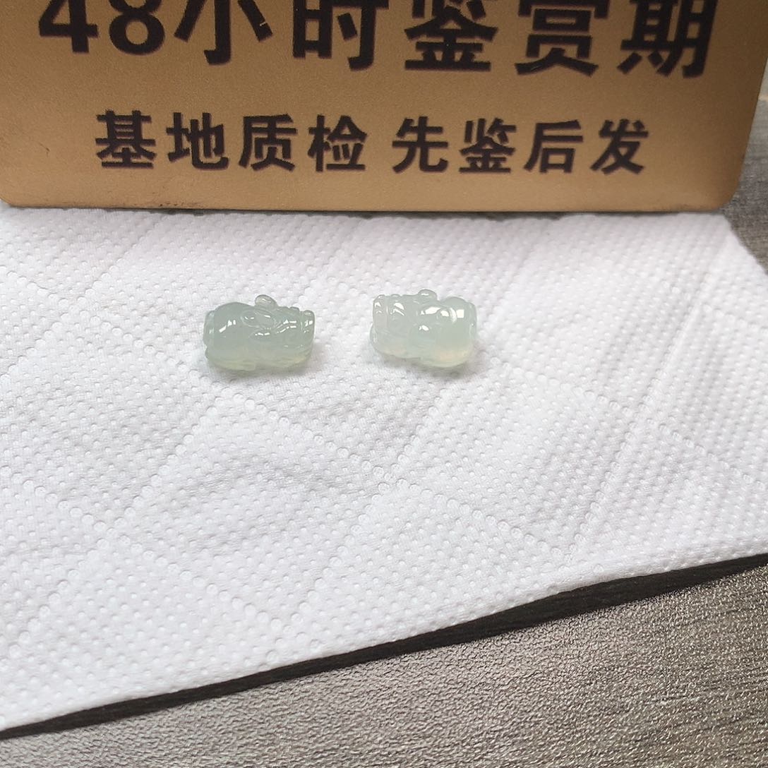 颈饰未镶嵌翡翠一对