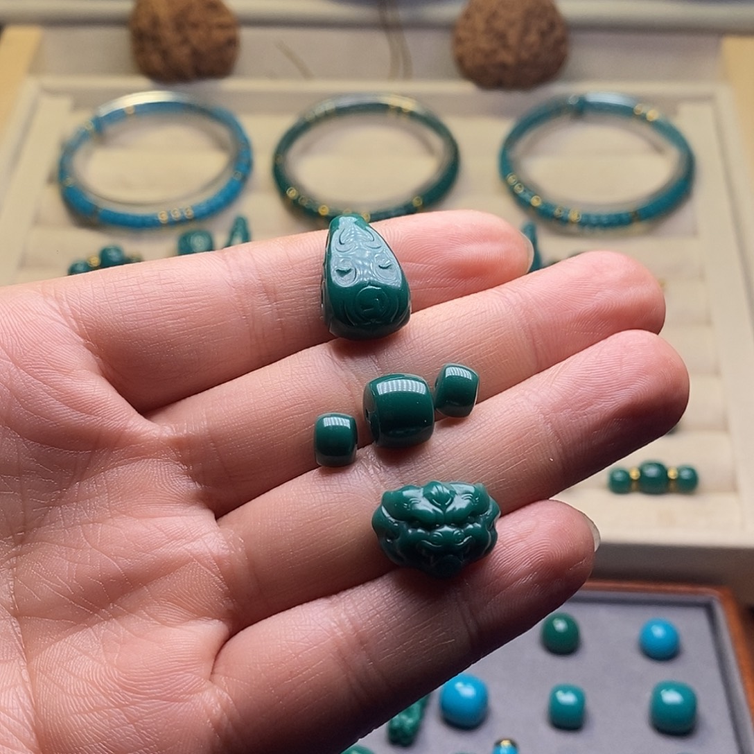 颈饰玻璃地狱绿套装