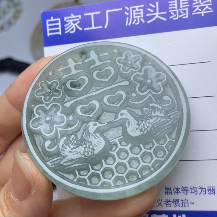 翡翠挂件未镶嵌翡翠