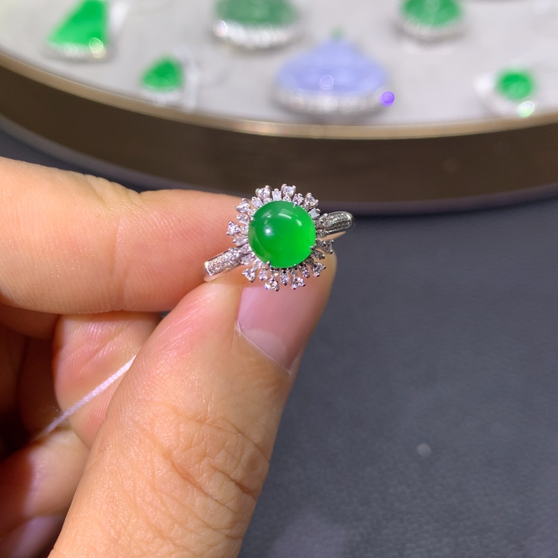 翡翠戒指18K金镶嵌翡翠