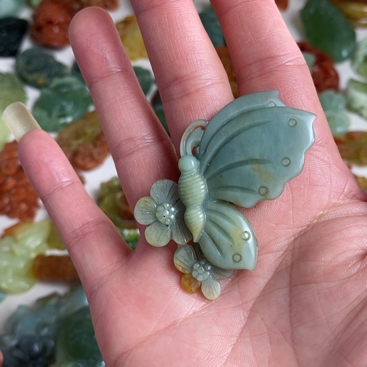 蛇纹石玉颈饰未镶嵌