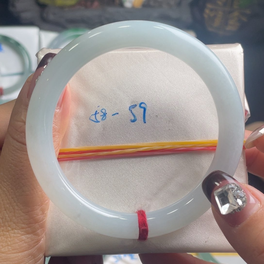 翡翠手镯未镶嵌翡翠手镯