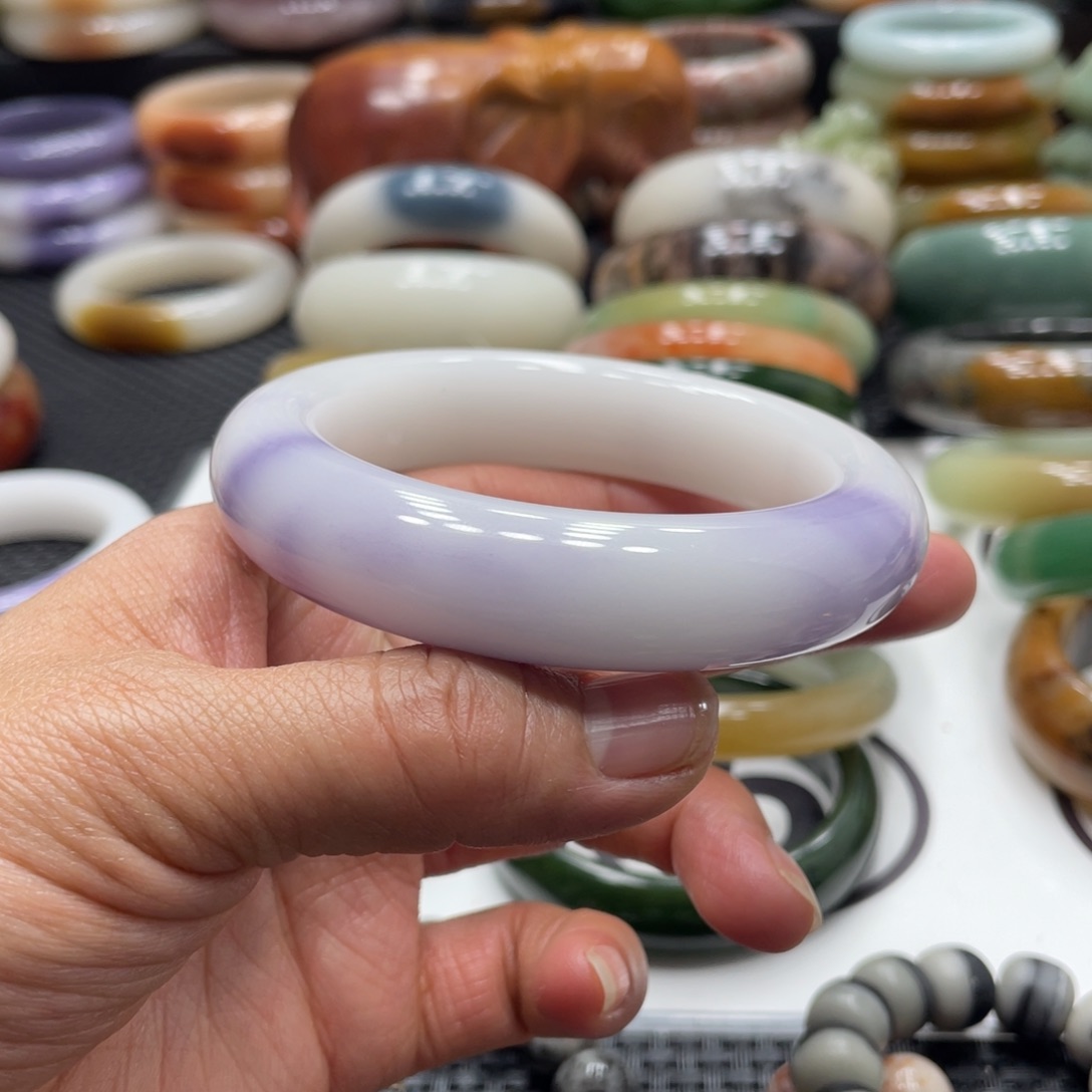 石英岩玉未镶嵌手镯