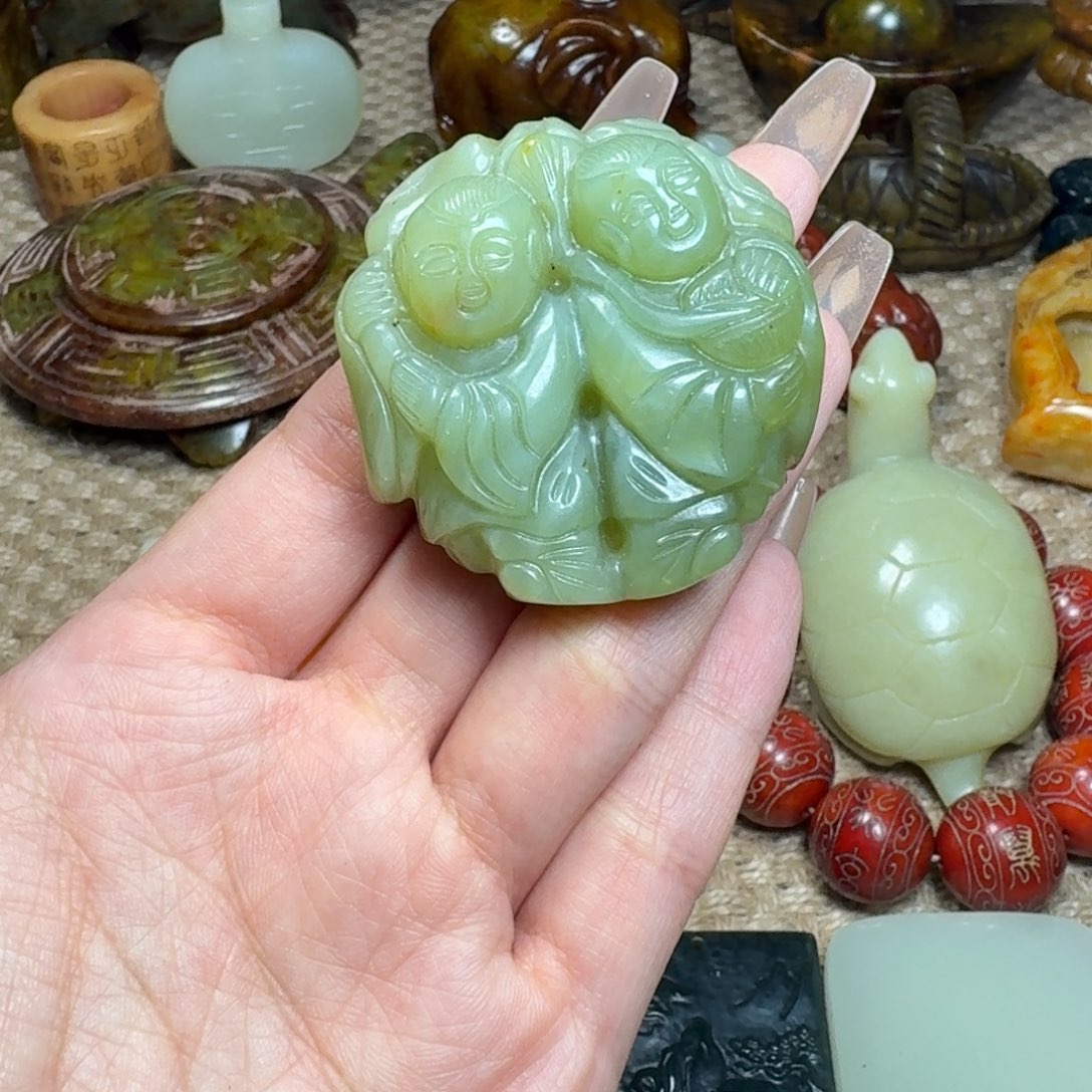 蛇纹石玉未镶嵌颈饰