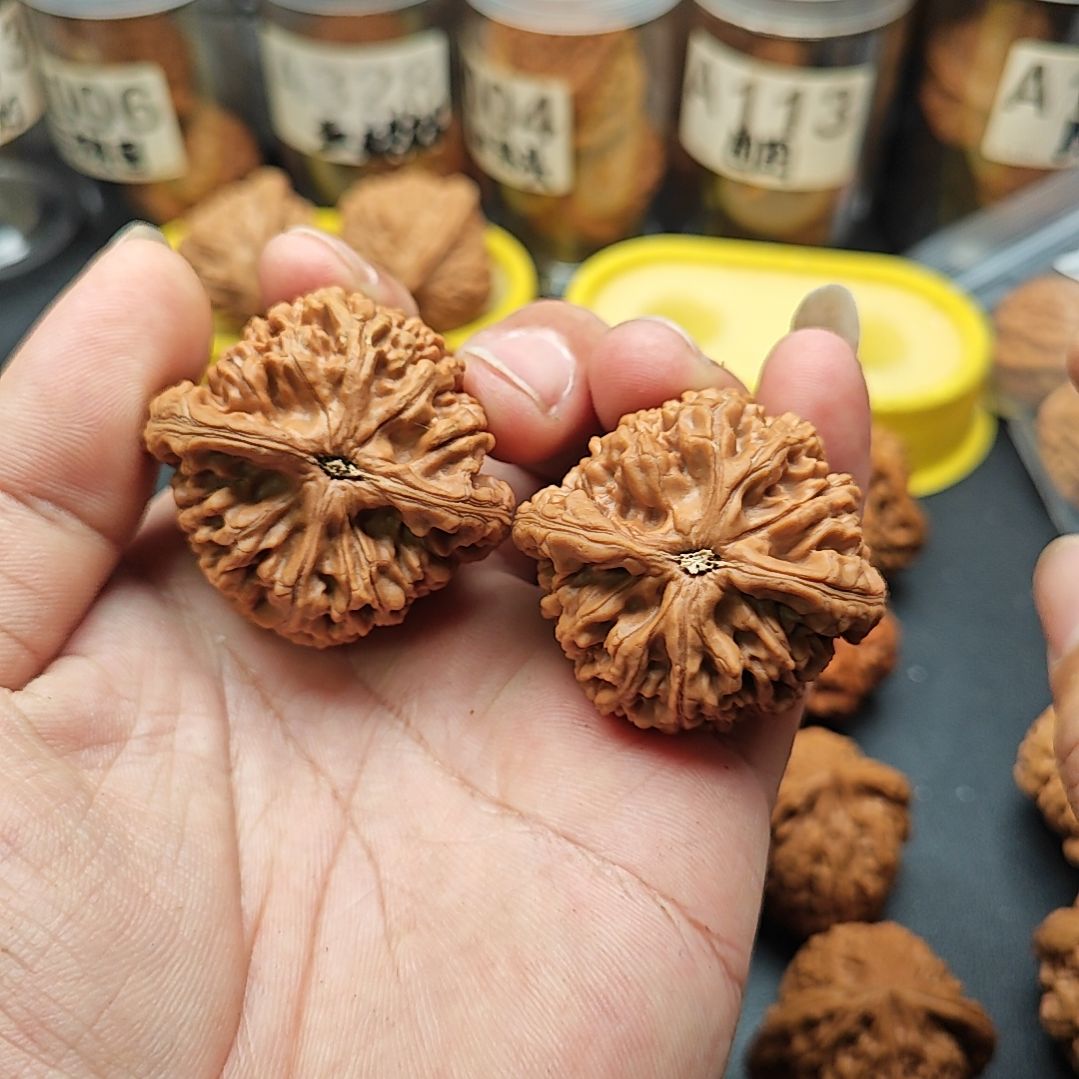 翱***翔文玩核桃把件水龙纹