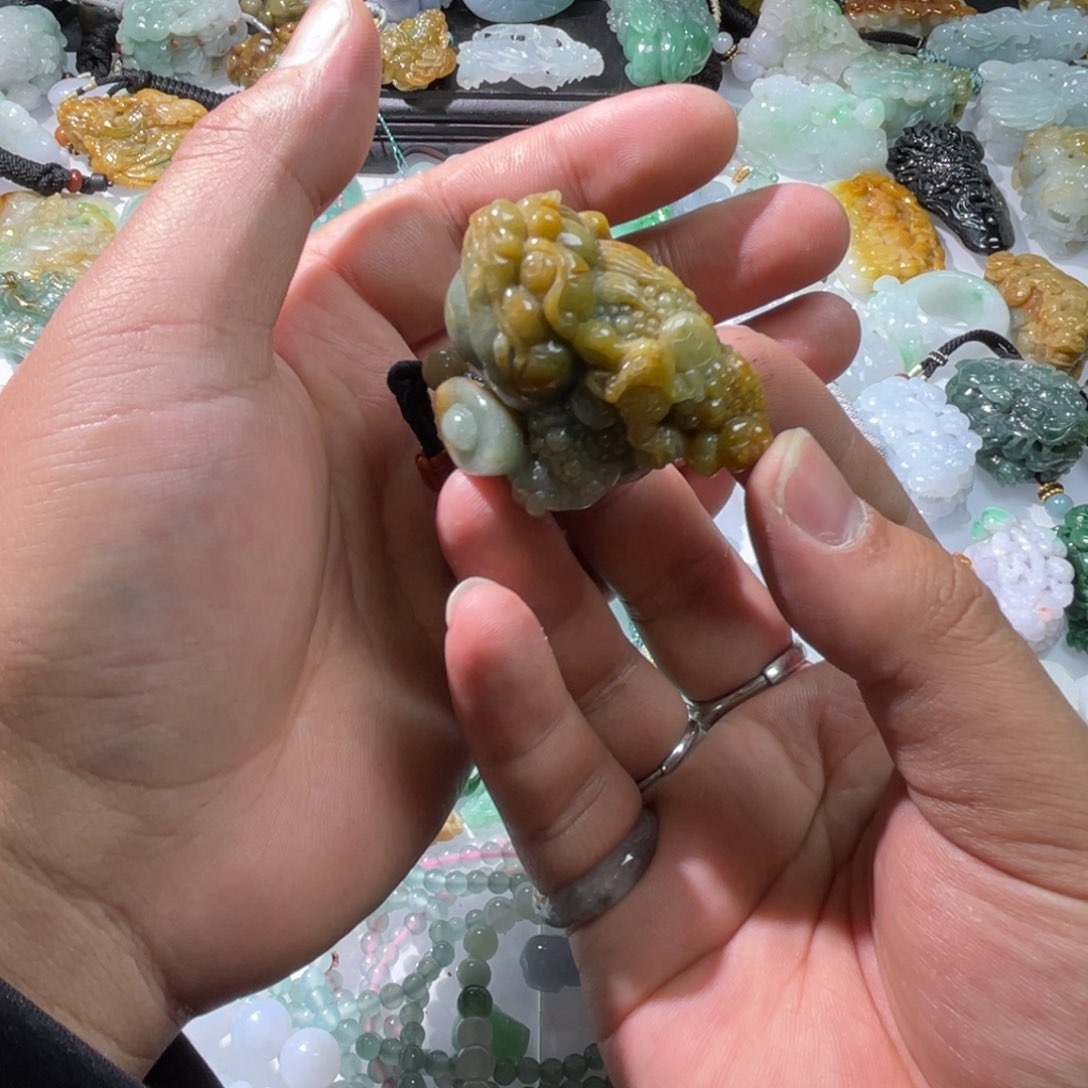 翡翠颈饰未镶嵌天然