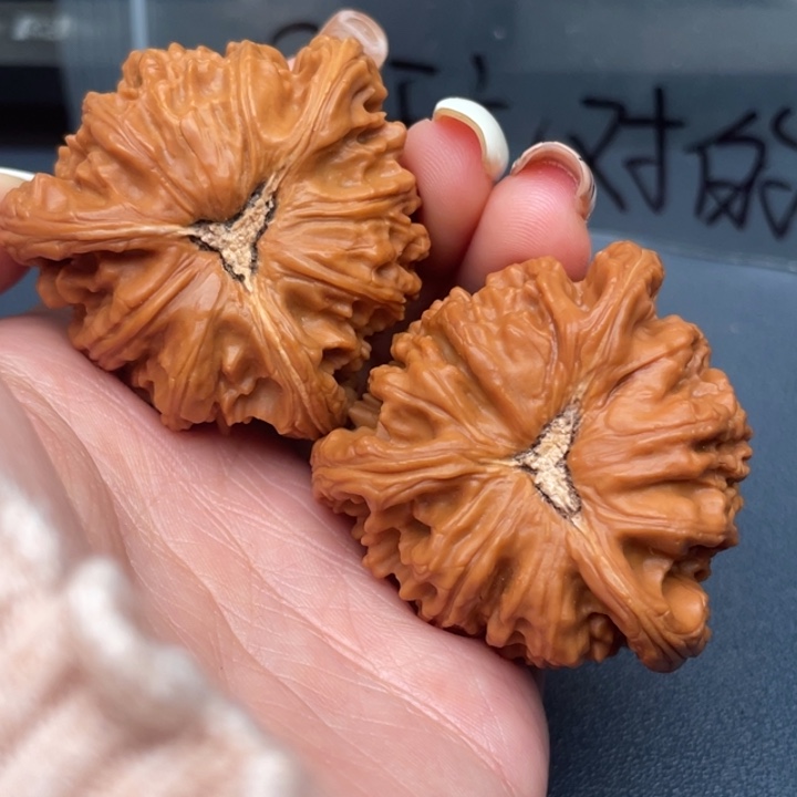 用***6文玩核桃吊坠白狮子