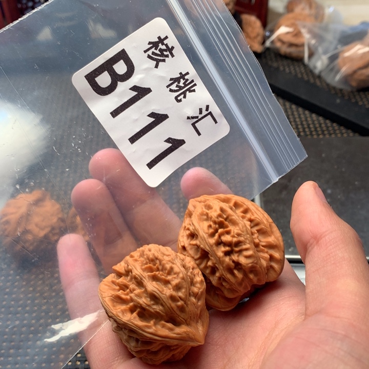 文玩核桃吊坠三羊谷