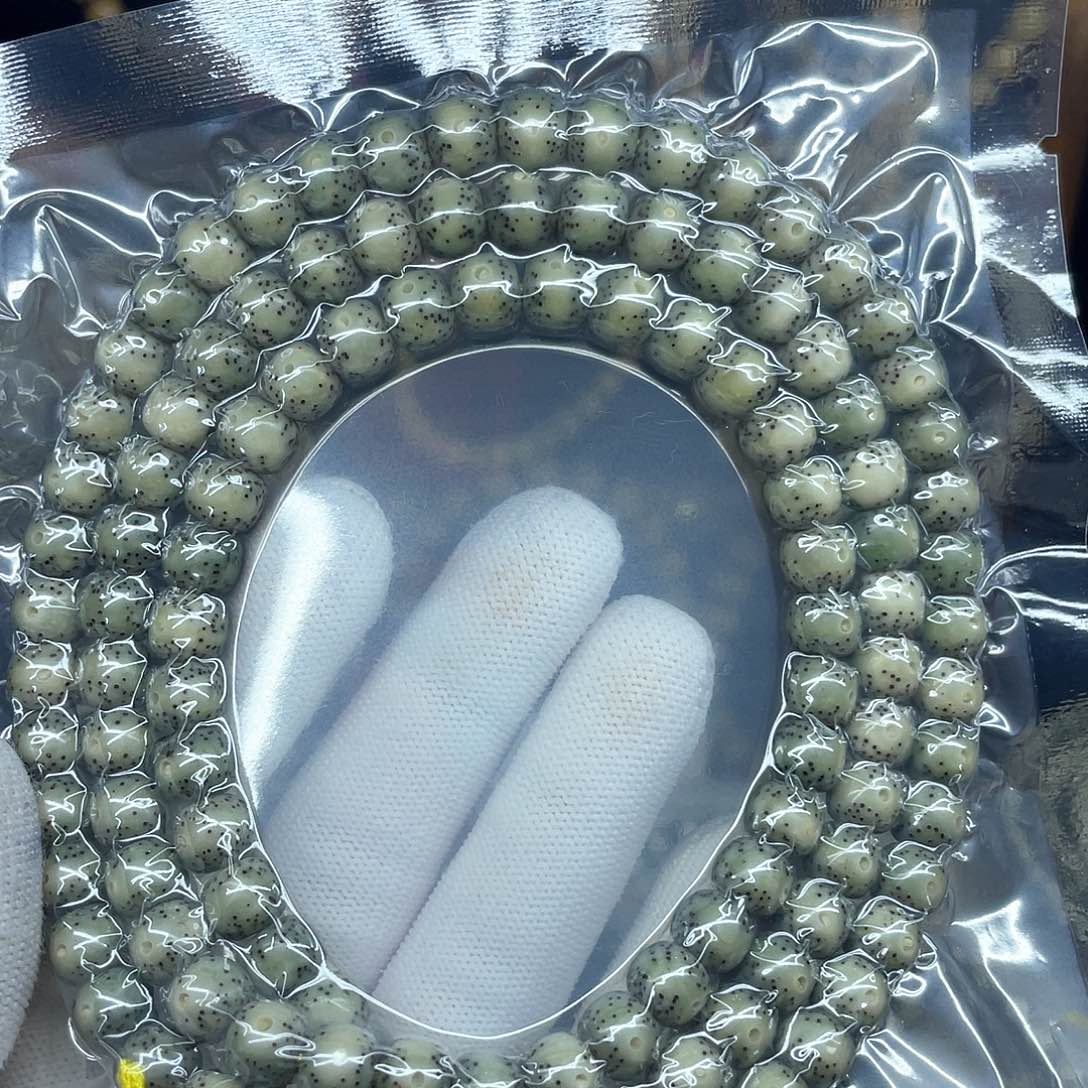 星月菩提手串摇****儿8-7，通体