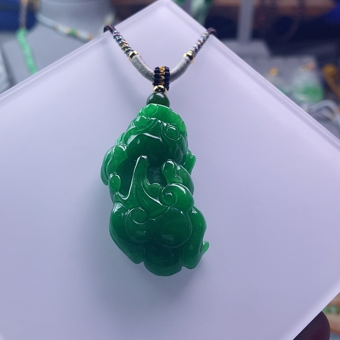 翡翠未镶嵌吊坠(赠链)