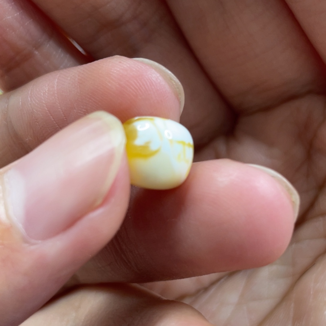 老***常琥珀未镶嵌裸石金白