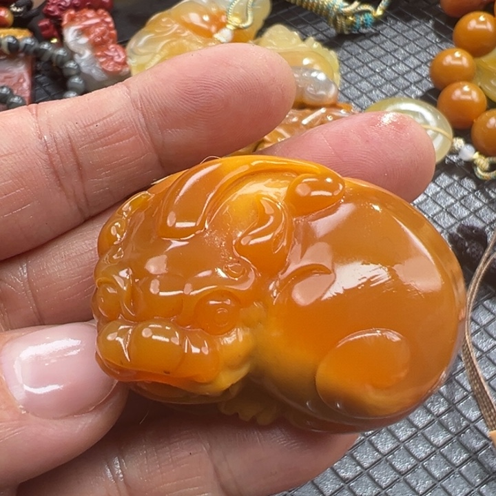 石英质玉（黄龙玉）颈饰未镶嵌