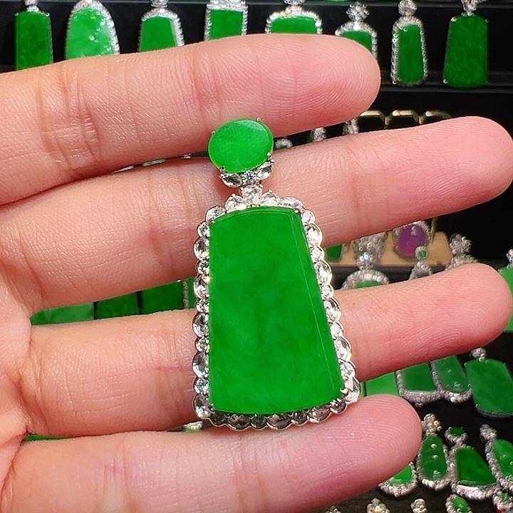 翡翠吊坠(不含链)18K金镶嵌