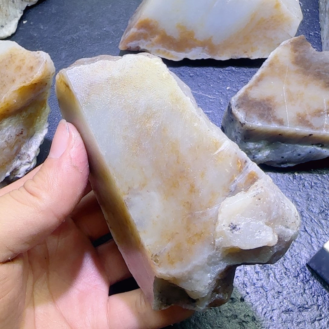 和田玉未镶嵌珠宝半成品