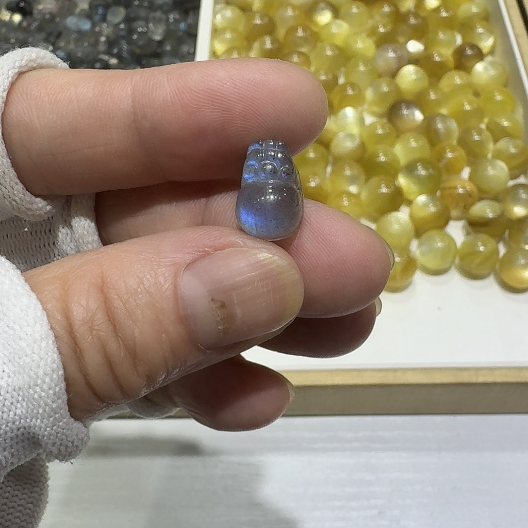 水晶珠宝半成品未镶嵌天然水晶灰月光貔貅