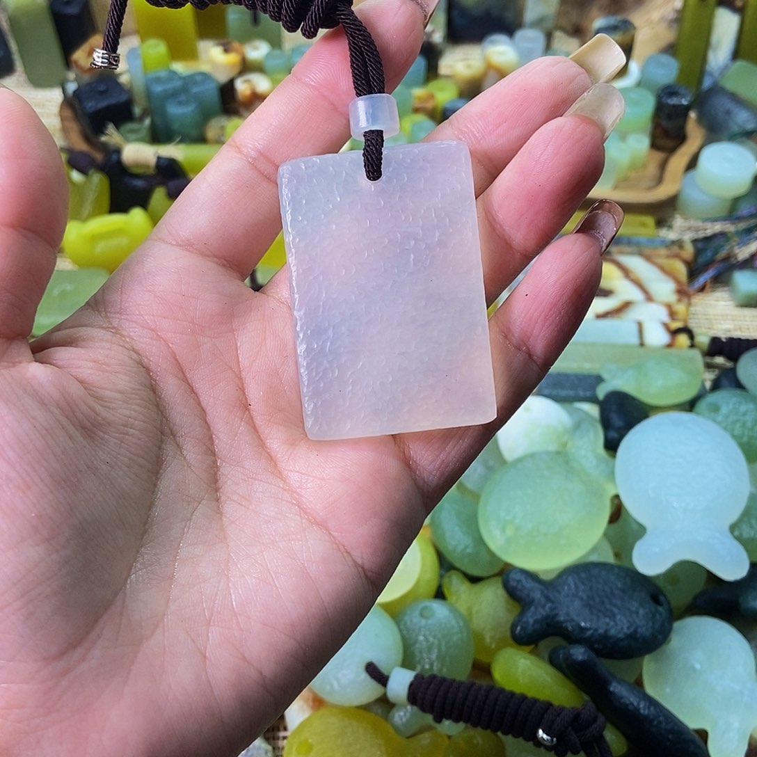 未镶嵌蛇纹石玉挂件退****?