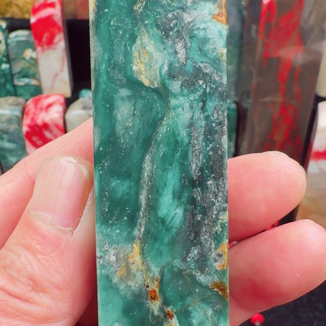 昌化鸡血石源头绿