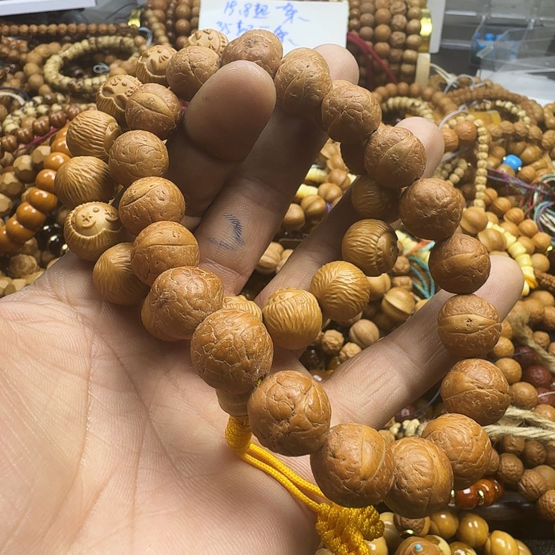 南***️吊坠猴头核桃微瑕手串两条