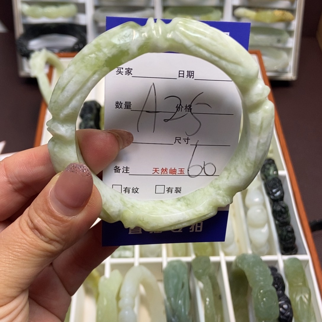 蛇纹石玉手镯未镶嵌