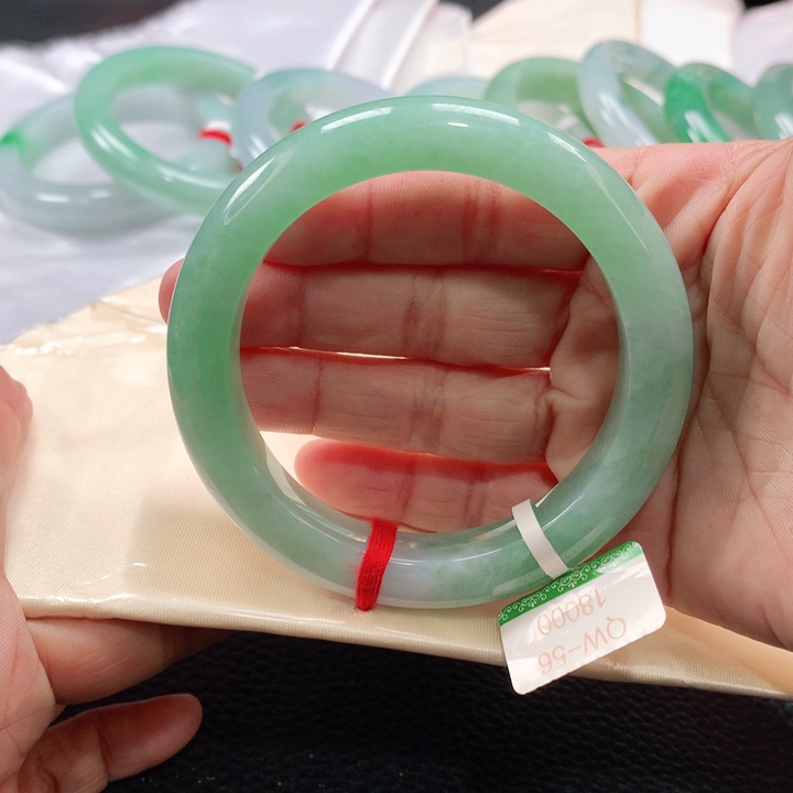 翡翠手镯未镶嵌56575657