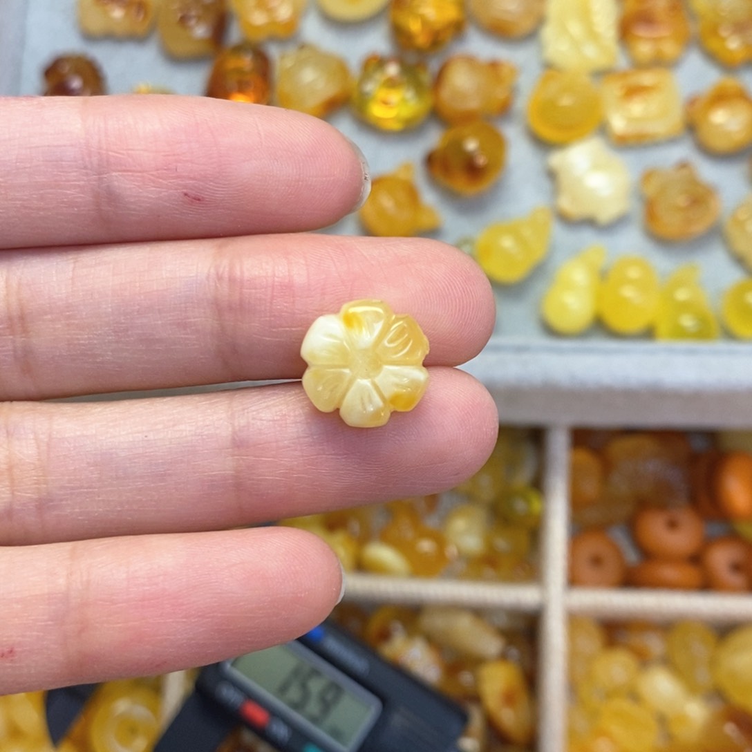 蜜蜡颈饰未镶嵌梅花 