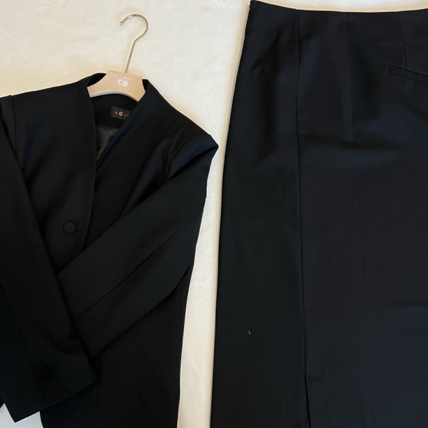 气质通勤V领上衣搭配直筒开叉半身裙套装