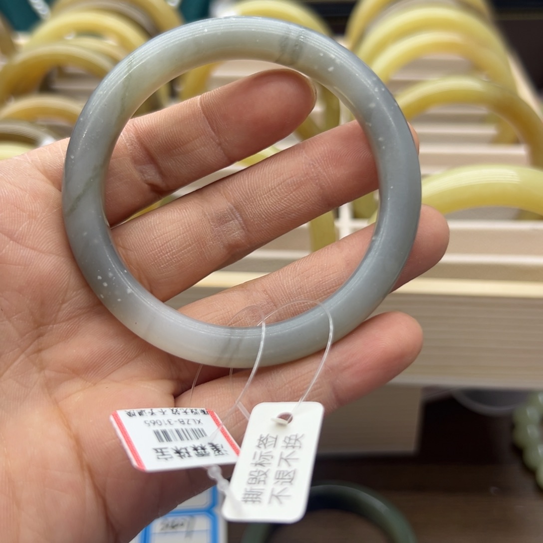 和田玉手镯未镶嵌55.5圈围3382