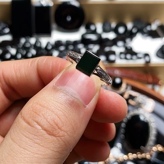 翡翠18K金镶嵌戒指缅甸天然a货墨翠