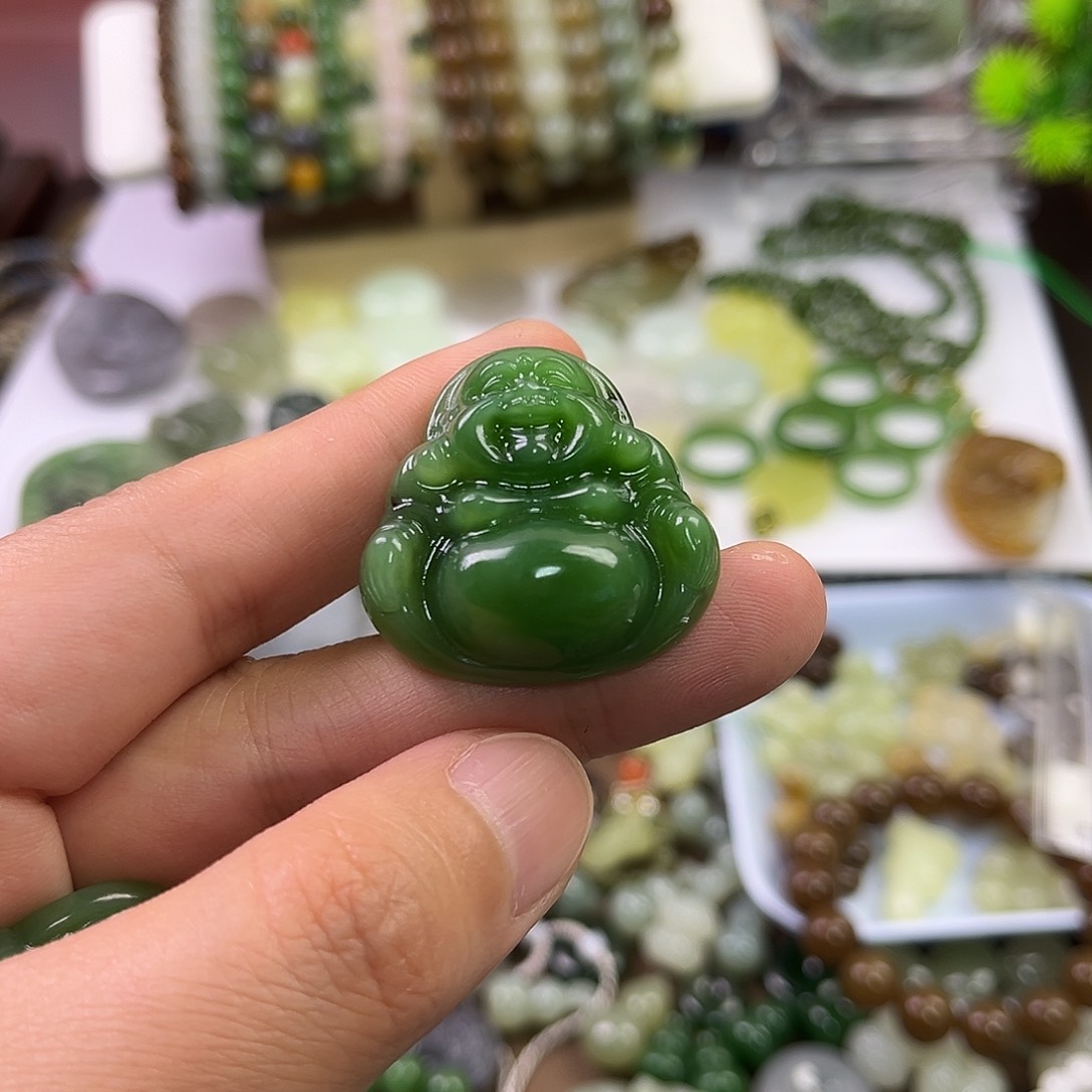 和田玉未镶嵌颈饰枫*?