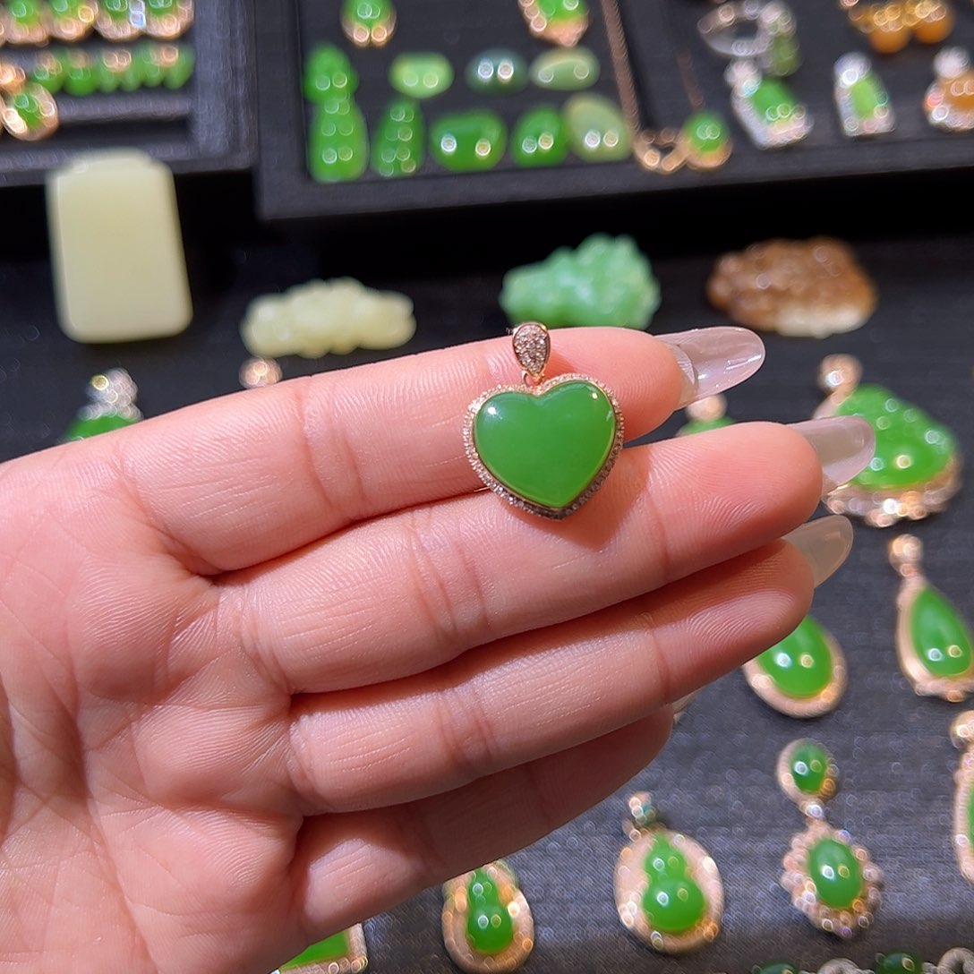 和田玉（碧玉）颈饰18K金镶嵌