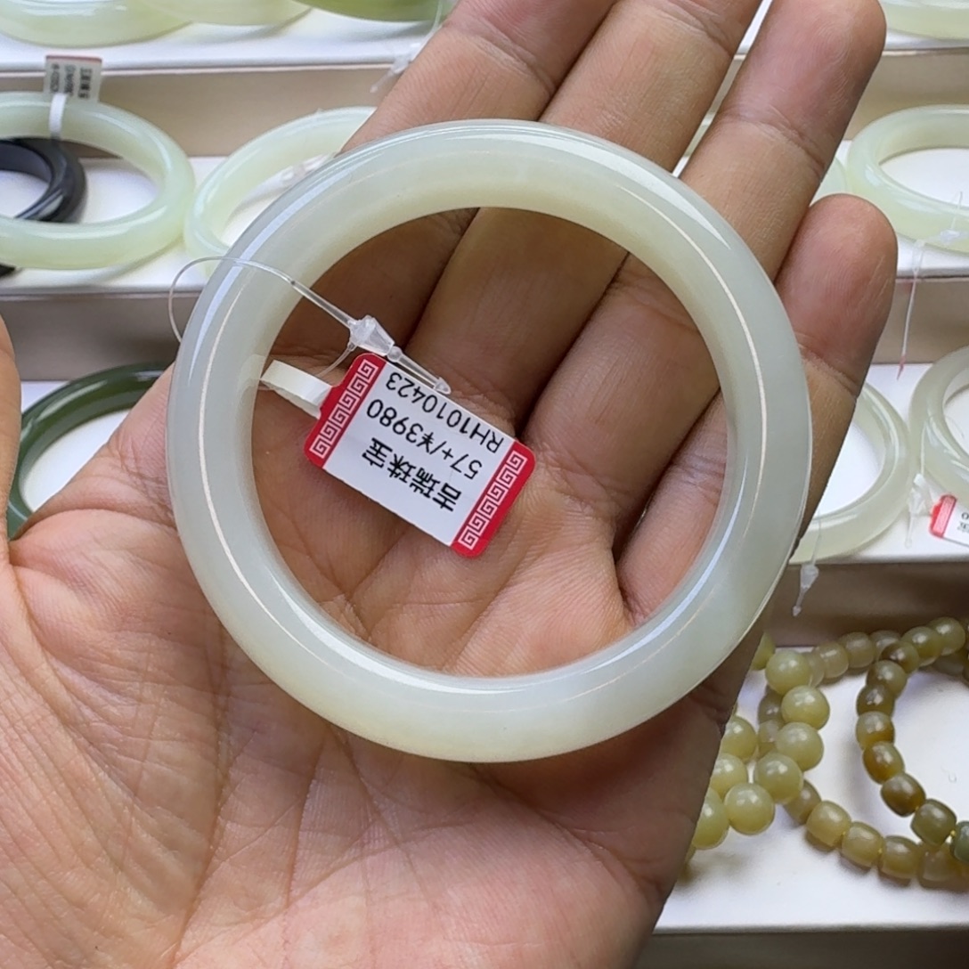 和田玉未镶嵌手镯