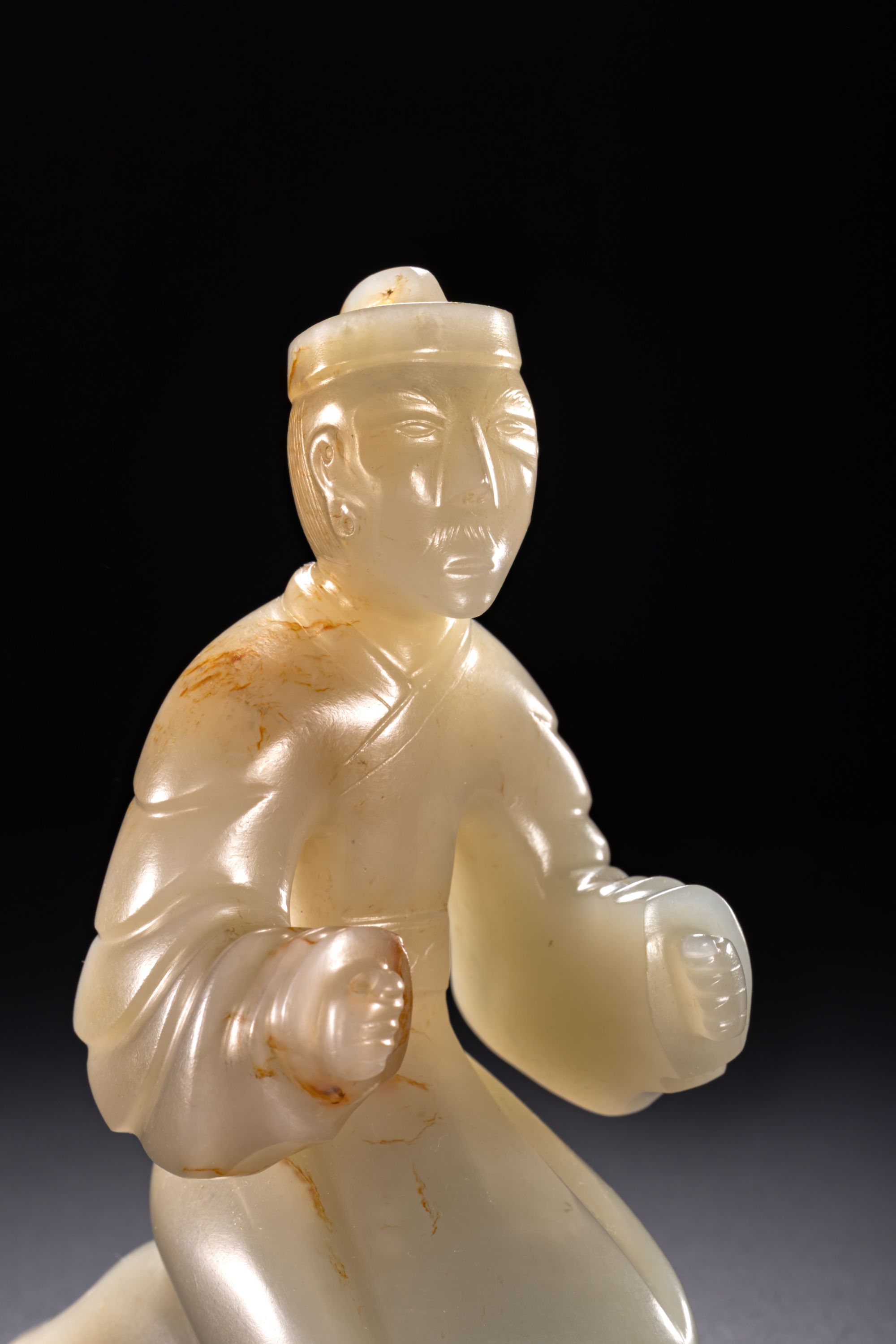 和田玉跪人雕像   