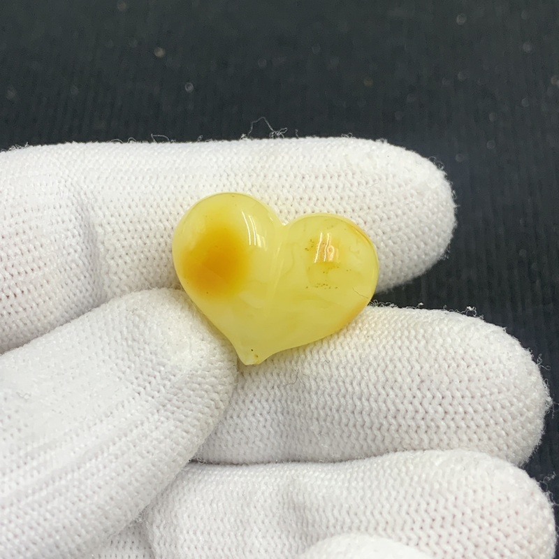 P1163保真原矿俄料尺寸22.7*18mm蜜蜡屁桃爱心单颗隔珠微瑕放漏
