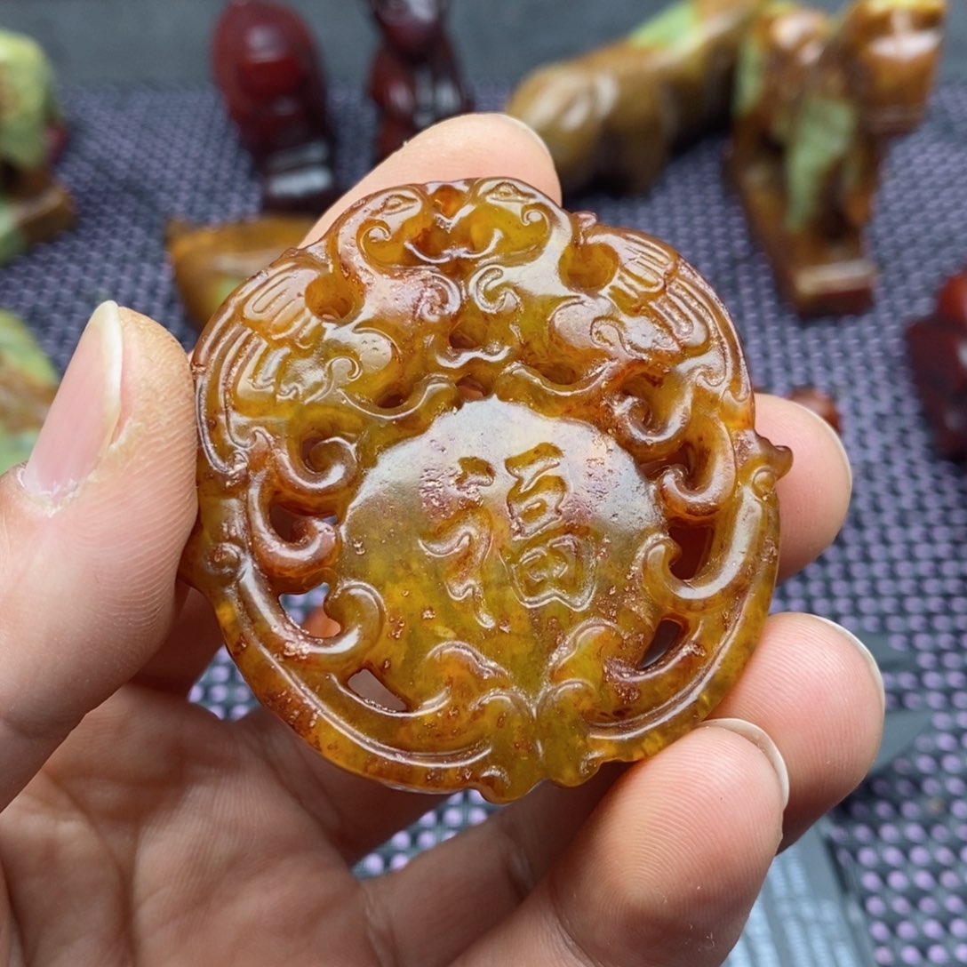 蛇纹石玉颈饰未镶嵌