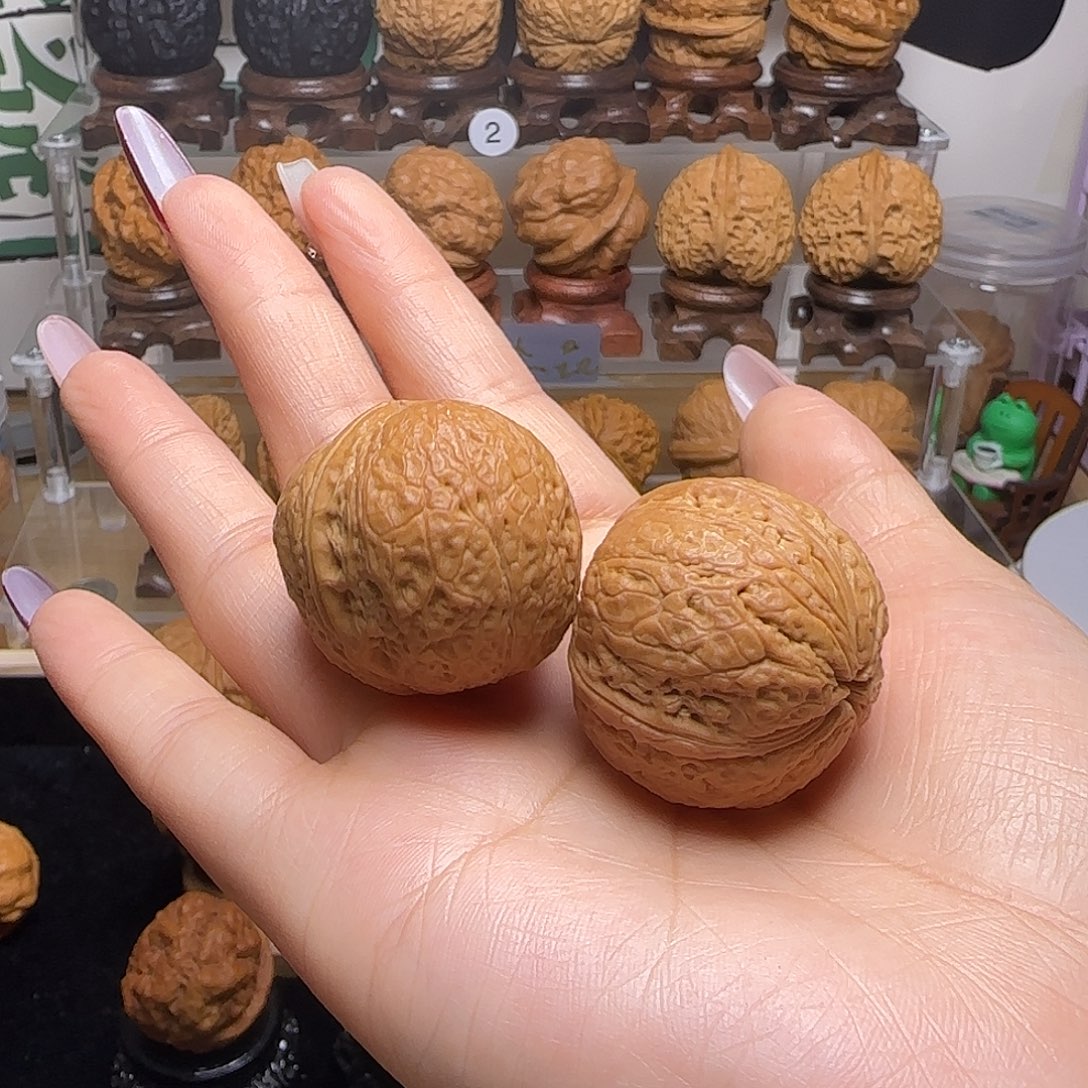 小***️把件文玩核桃2…………龙蛋三棱