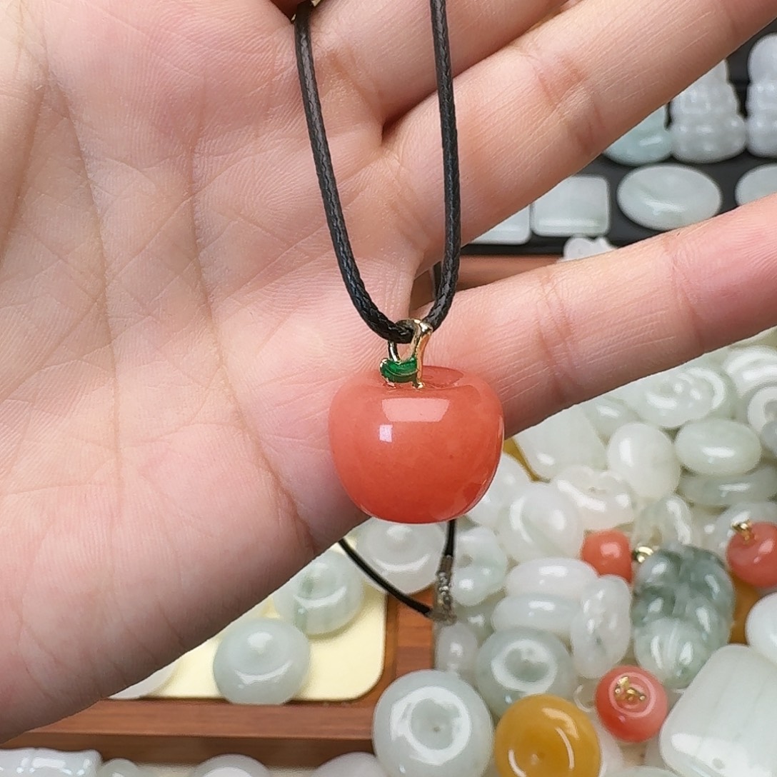 石英质玉未镶嵌颈饰平安果