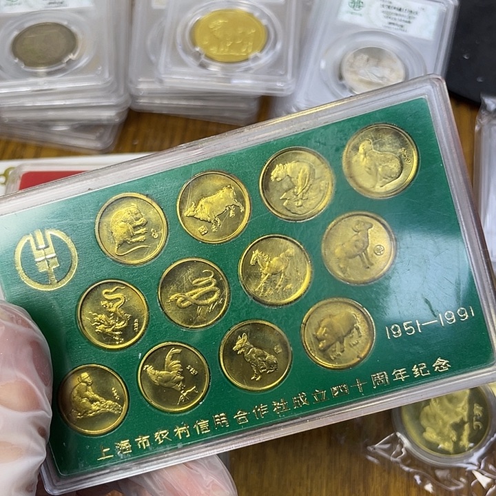 其他普通金属小生肖纪念章一套