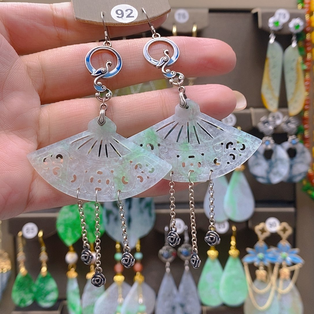 未镶嵌翡翠耳饰翡翠